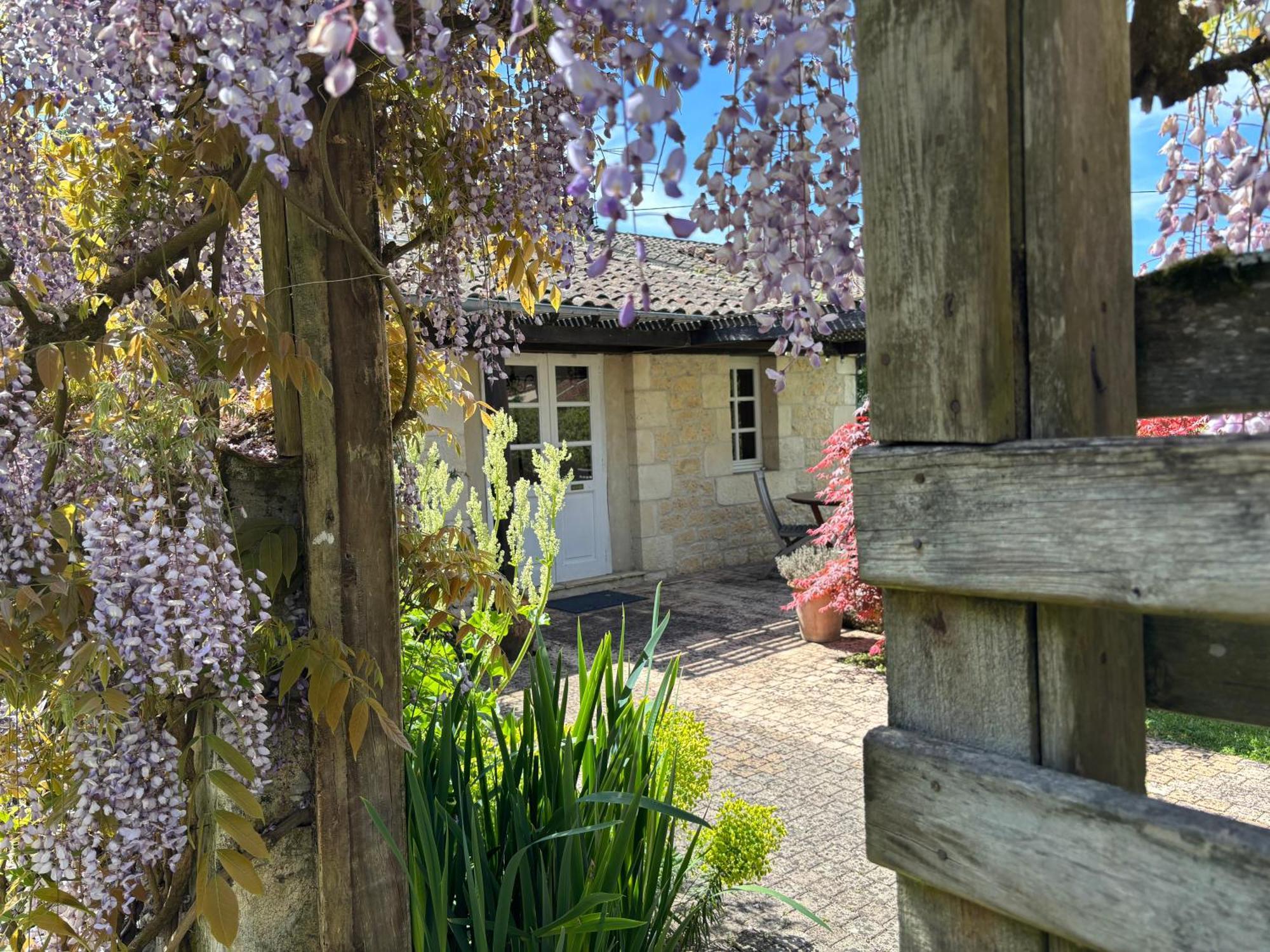 Domaine Des Monges Bed and Breakfast Saint-Seurin-de-Prats Buitenkant foto